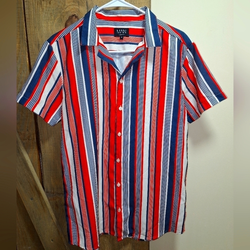 A Boohoo Man short sleeve button-down multicolored striped shirt. Medium
